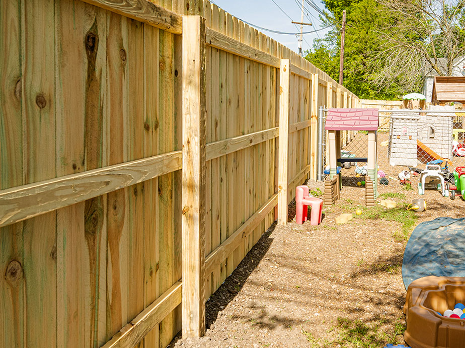 Wood fence contractor in the Columbia Tennessee area.