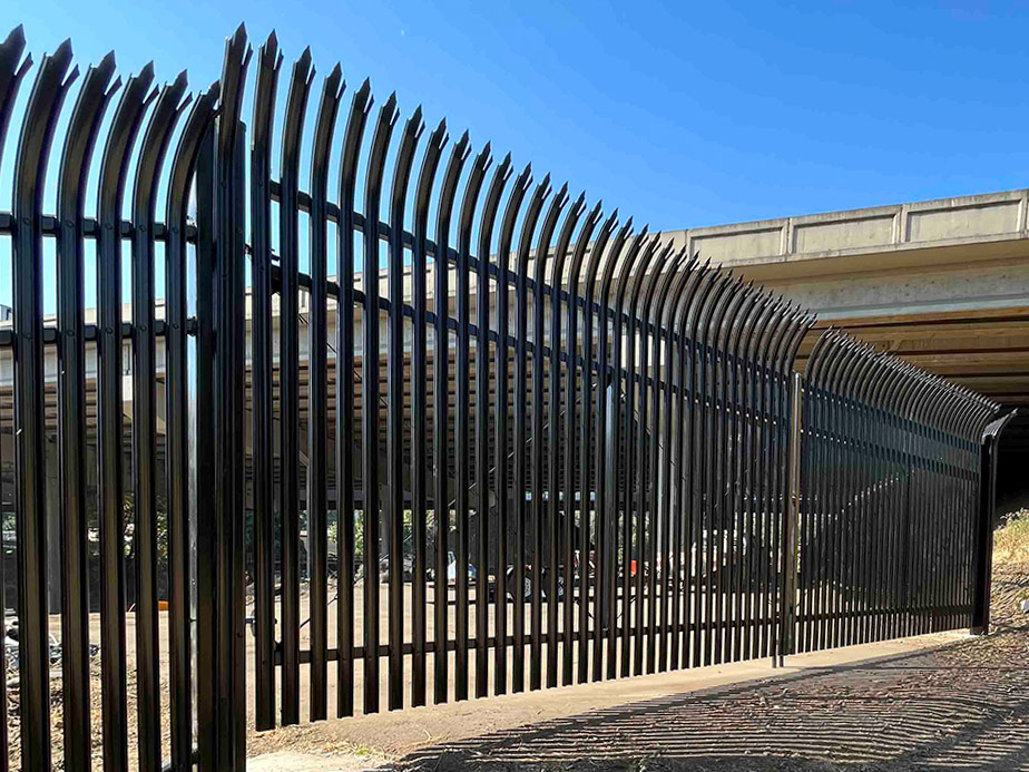 Commercial Manual gate contractor in the Columbia Tennessee area.