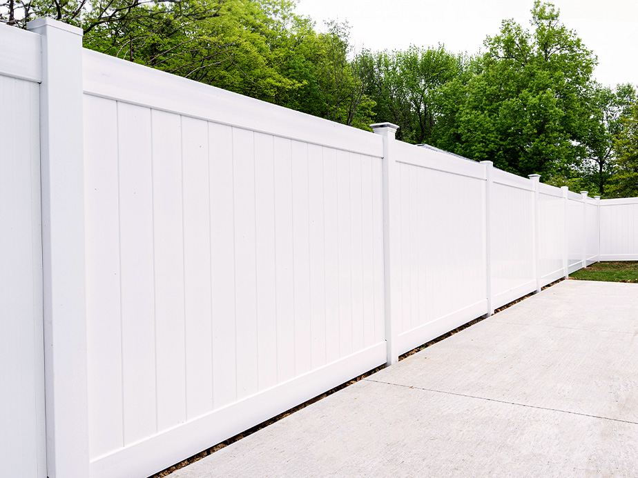 Vinyl fence contractor in Columbia Tennessee