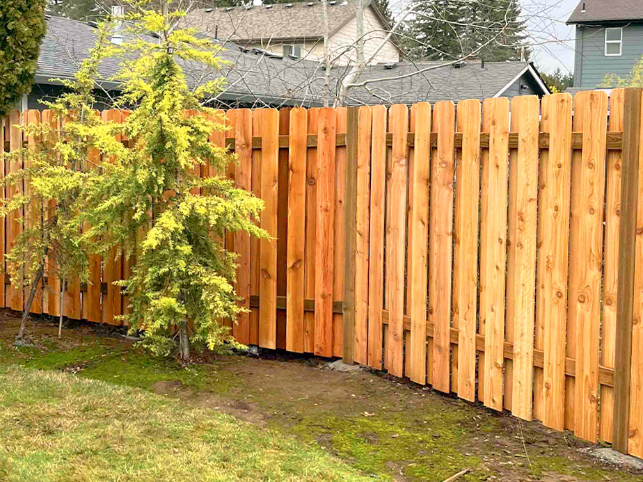 Wood fence contractor in Columbia Tennessee